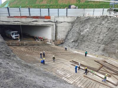 五一堅(jiān)守在崗 宜昌重點(diǎn)市政道路施工忙